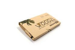 WOODZL 1 1&frasl;4 Sticky Papers Hemp mit Tips, Paperclamp und Grinderkartenfach